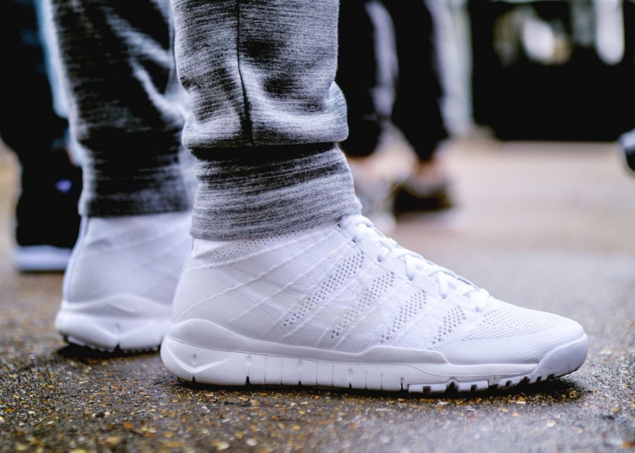 nike flyknit trainer chukka