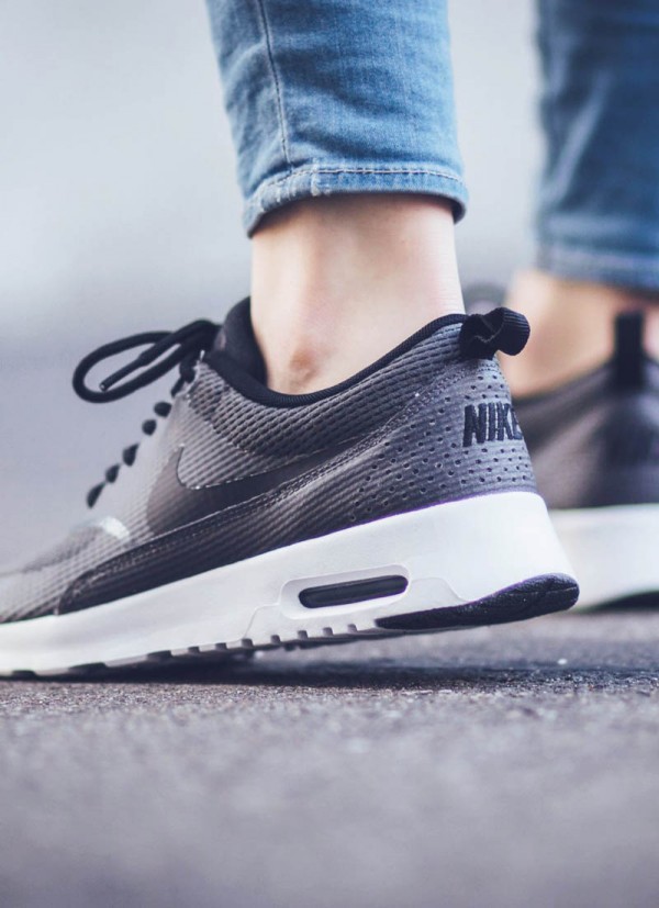 nike air max thea taupe grey