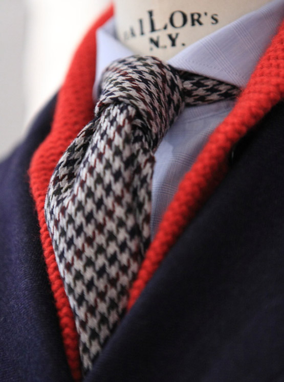 this-tie-bites-houndstooth-dogtooth-pattern