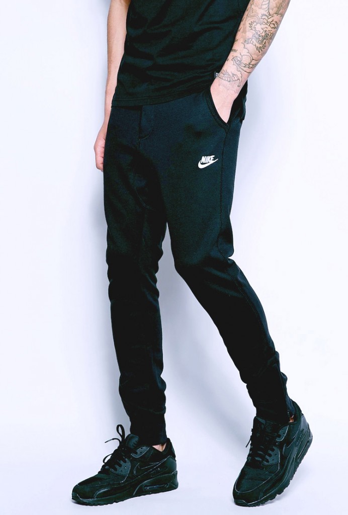 nike essentials slim sweatpants in black