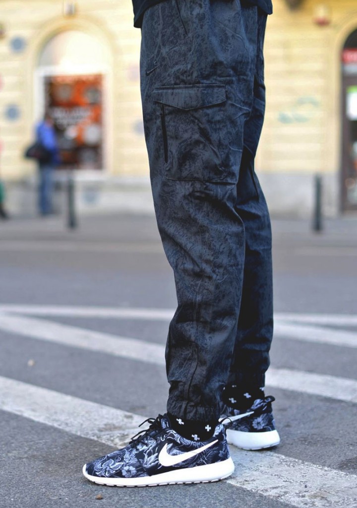 nike air print cargo joggers