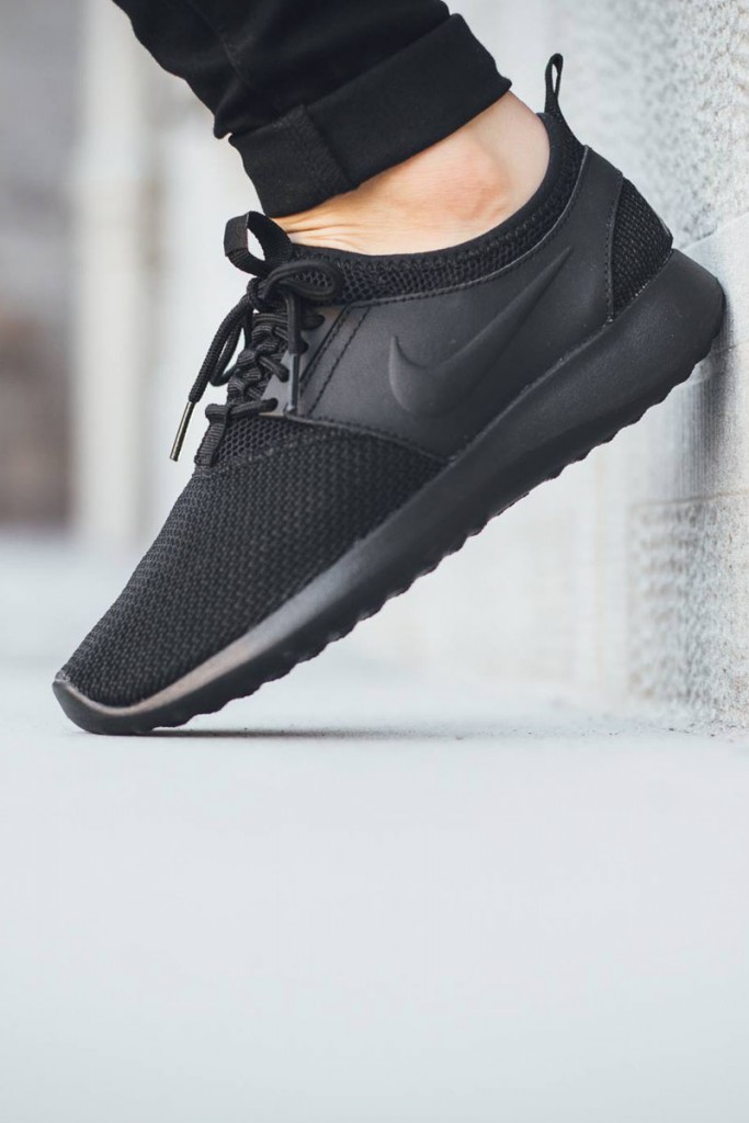 Nike Wmns Juvenate Textile Black 