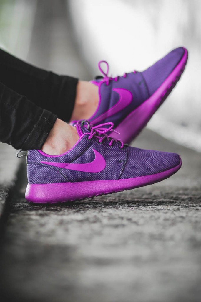 nike roshe one purple