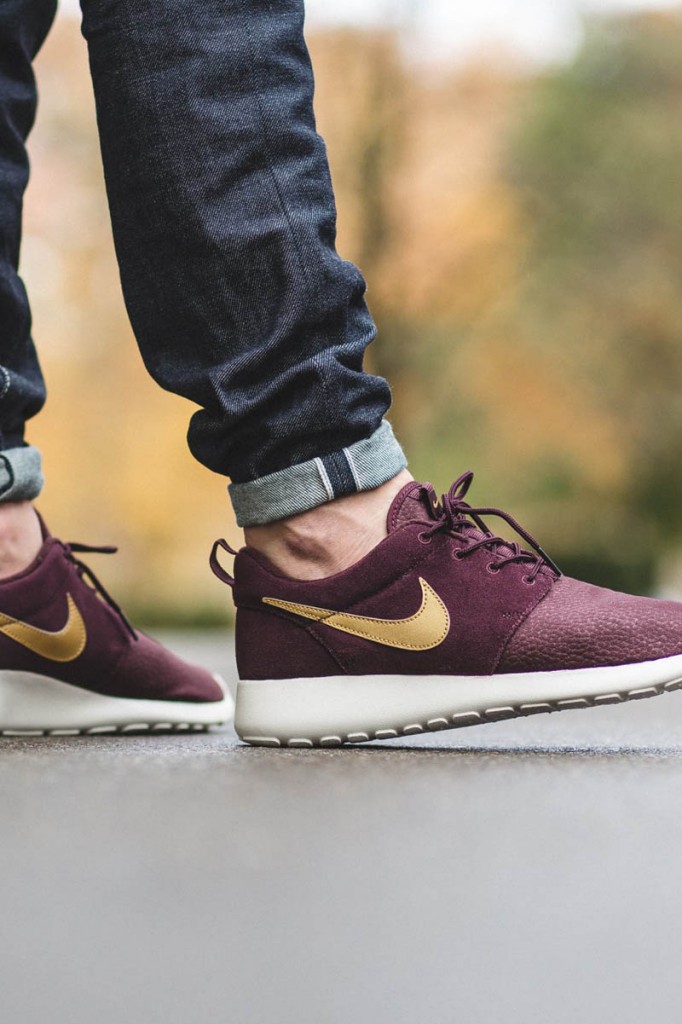 nike mahogany joggers