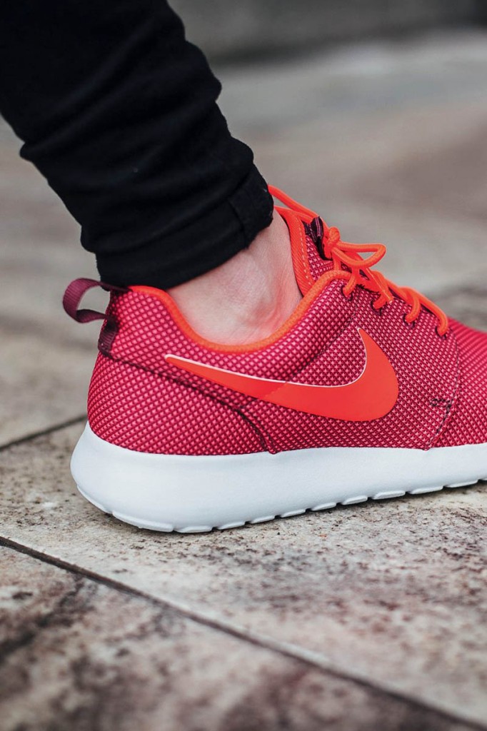 NIKE wmns Roshe One Garnet Crimson | SOLETOPIA