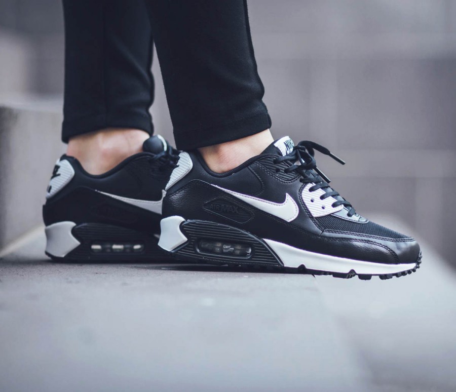 NIKE W Air Max 90 Essential B&W | SOLETOPIA