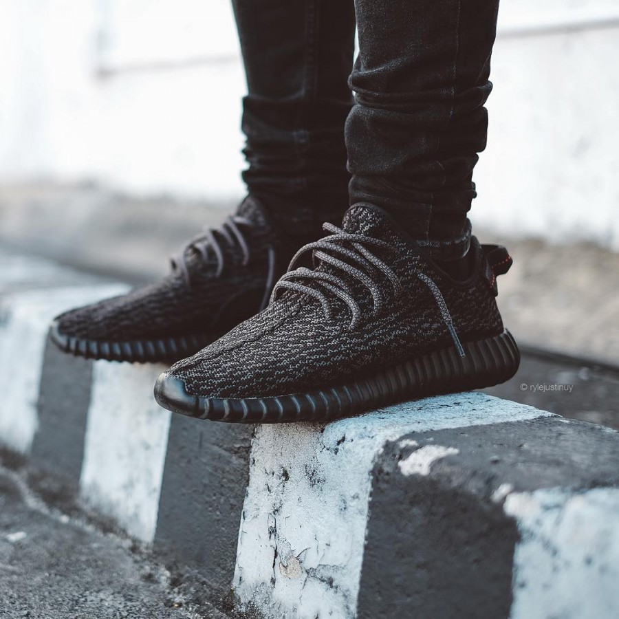 Black Yeezy Boost 350 | SOLETOPIA