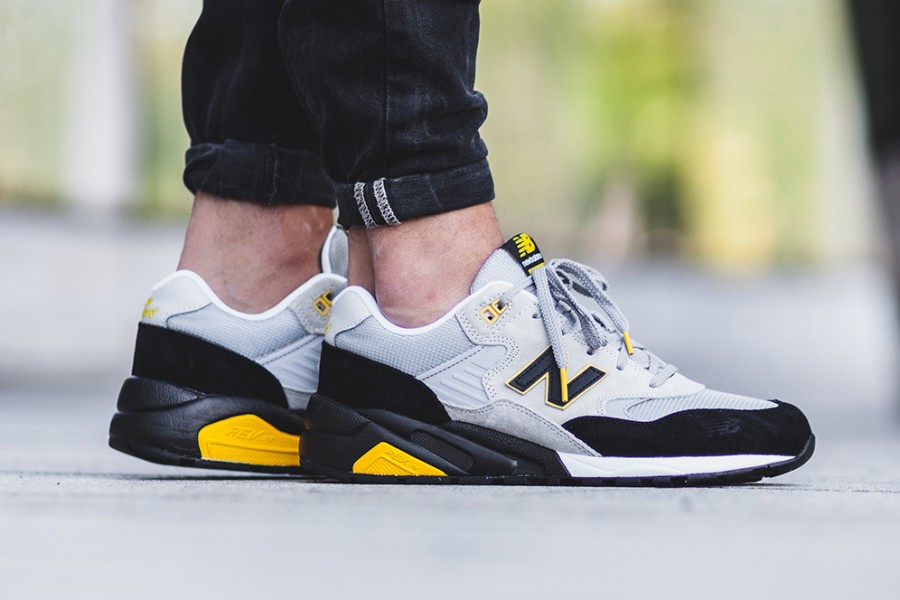 NEW BALANCE MRT580 Grey × Black | SOLETOPIA