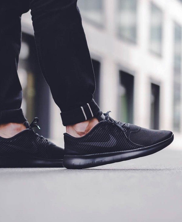 Triple Black Free Run Commuter | SOLETOPIA