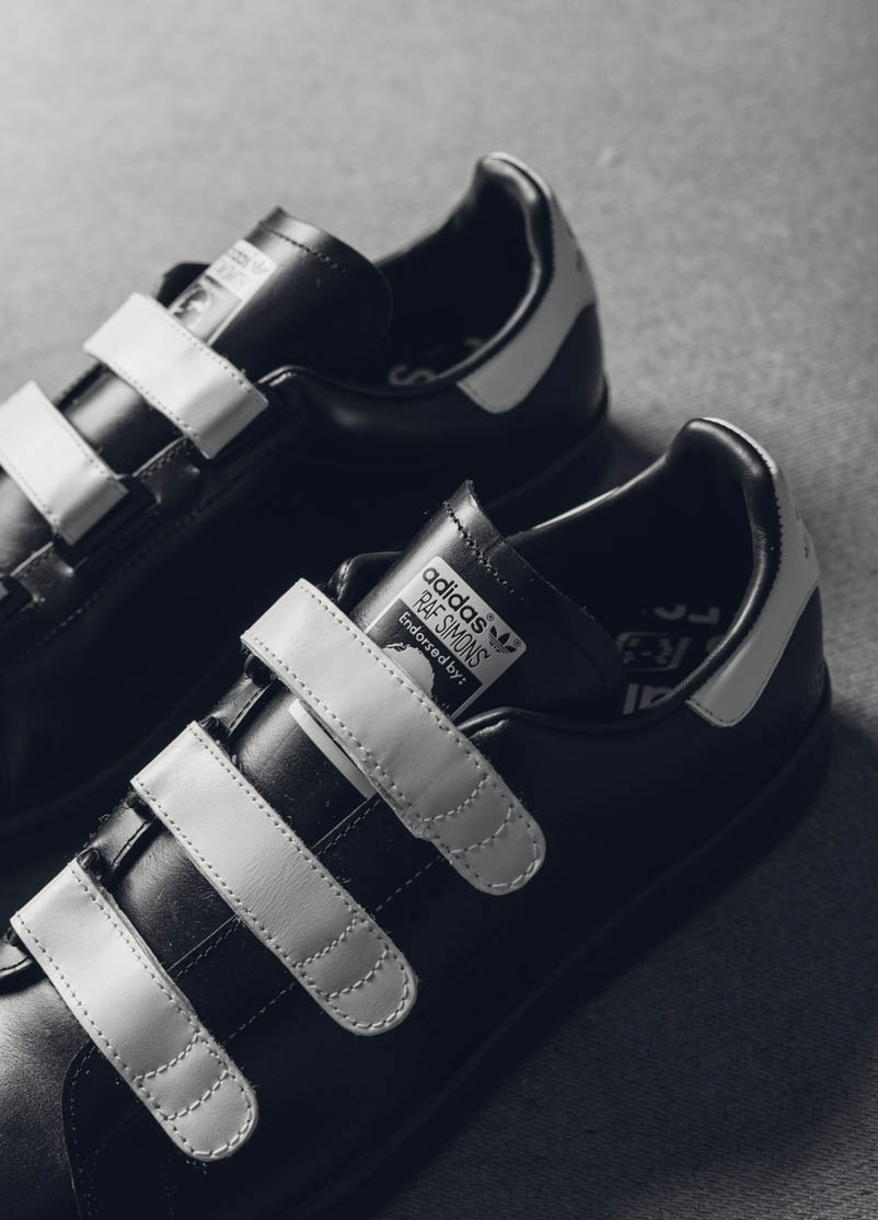 Black Leather White Velcro Sneakers | SOLETOPIA